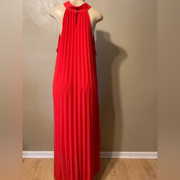 ***SALE*** Beautiful Orange-Red pleated maxi dress - size 2XL - Picture 2 of 5